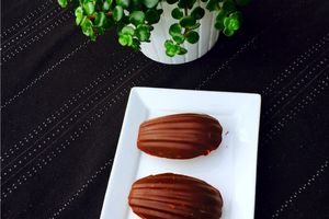 Madeleines sur coque en chocolat