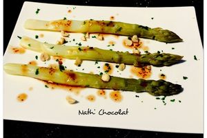 Asperge, vinaigrette au miel et à la noisette