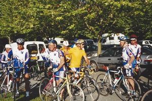 Un homme sportif et sociable