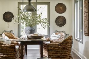 Détails ethniques dans une maison au style classique
