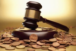 Puis je demander une réparation financière quand j’estime être poursuivie devant les tribunaux de manière abusive par une collègue ?