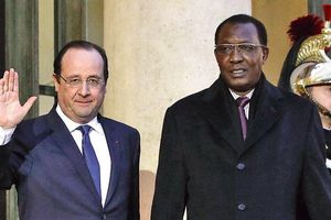 HOLLANDE montre la voie à Déby, Sassou, Biya, Obiang...