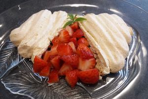 Meringues accompagner de fraises