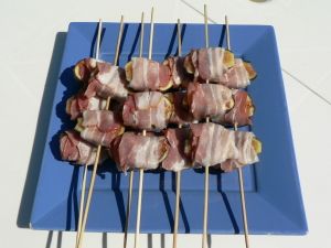 Brochettes de figues, poitrine fumée et thym