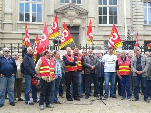 Libertés syndicales: rassemblement devant le tribunal de Dieppe