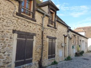 Dans les ruelles, autour du château