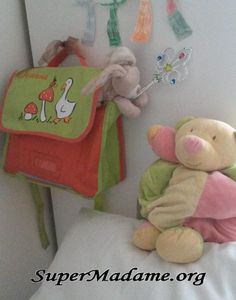 Recycler un petit cartable pour faire un rangement mural