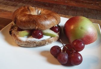 Bagel pomme, raisin & cannelle