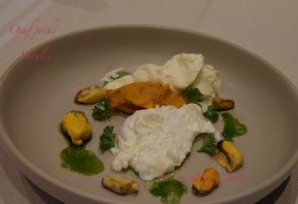 Oeuf poché, moules, jus de persil et mayonnaise légère