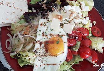 Salade composée de betterave oeuf et feta