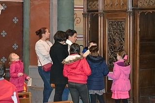 Sortie des enfants du catéchisme à la cathédrale