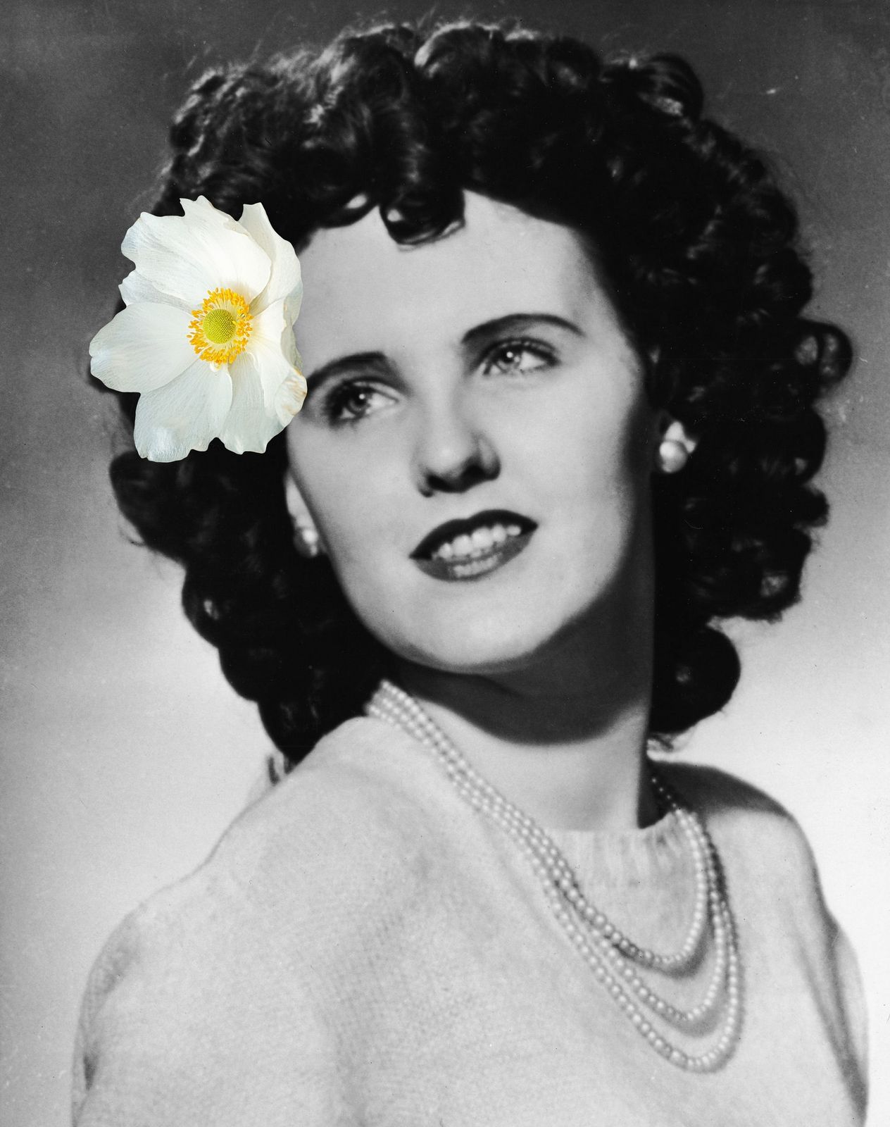portrait photographique en noir et blanc d'Elizabeth Short