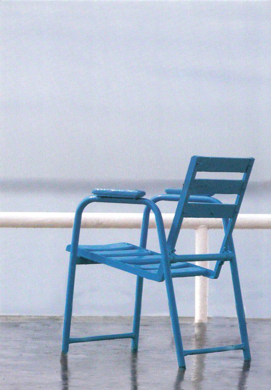  "Blue chair" à Nice, face à la Méditérranée, sur la Promenade des Anglais.
