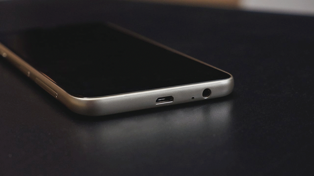 Reparation ecran du Samsung Galaxy J6 avec ligne verticales