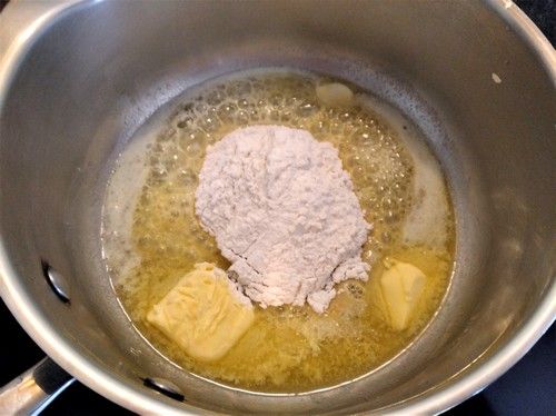 Préparation d'un roux pour la sauce de la blanquette 