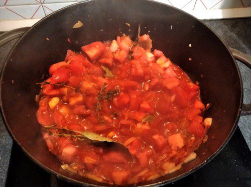Ajout des tomates et réduction de la sauce