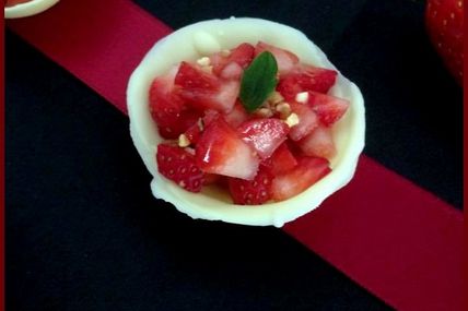 Tartelettes à la fraise, coques chocolat blanc