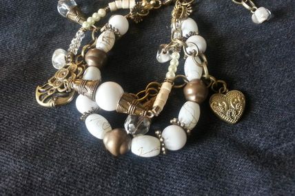 Bracelet bronze et blanc , pour un coté rustique et naturel .