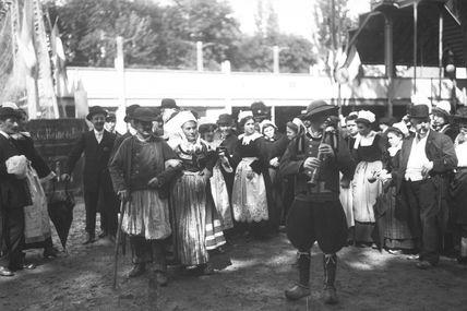 1905. Les premières fêtes folkloriques en Bretagne
