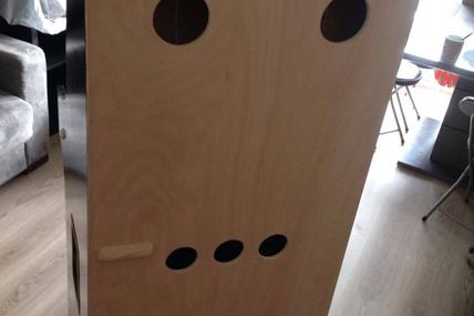 Une porte de derrière .... (je parle de la borne hein ! bande de pervers !!)
