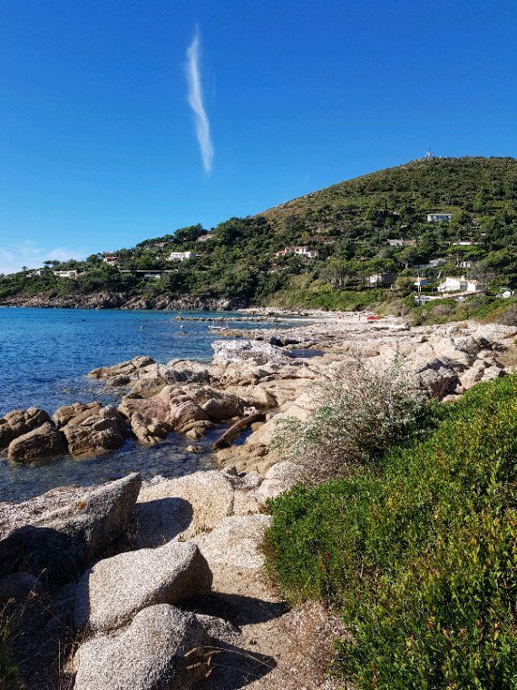 Depart pour la plage de l Escalet par le sentier des douaniers