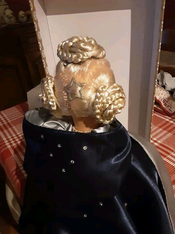 Détail de la poupée