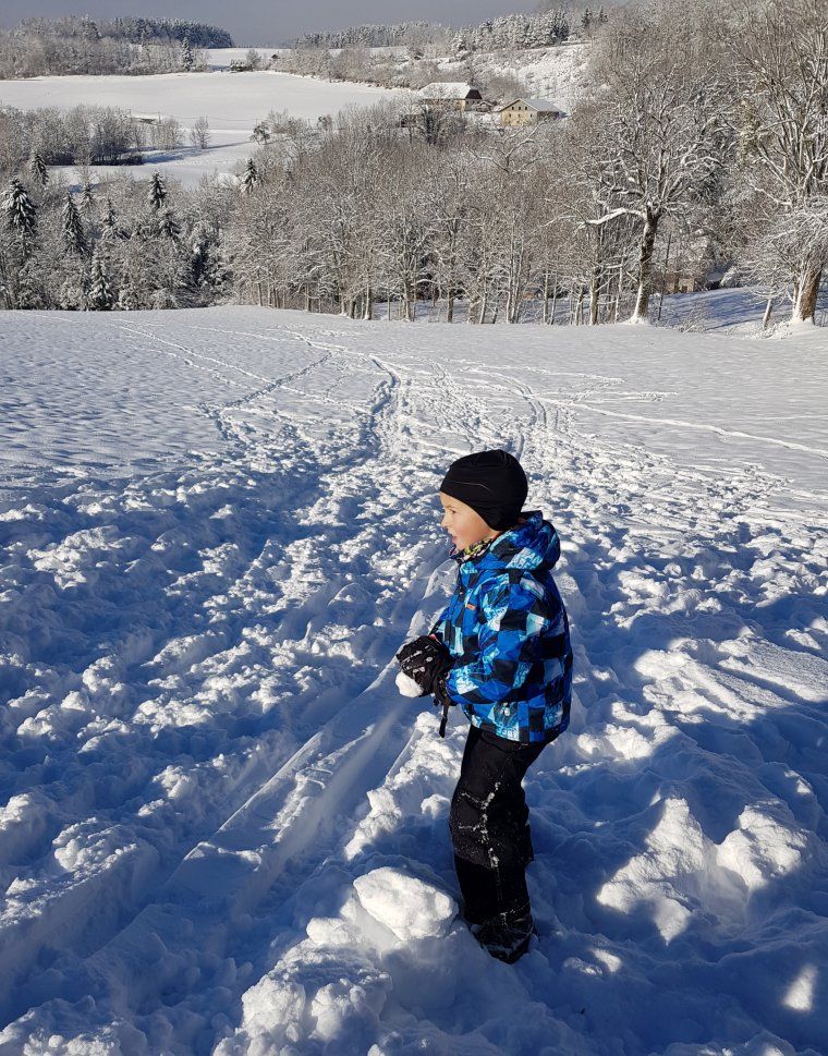 jour 2 . les glissades dans la neige et les bougies