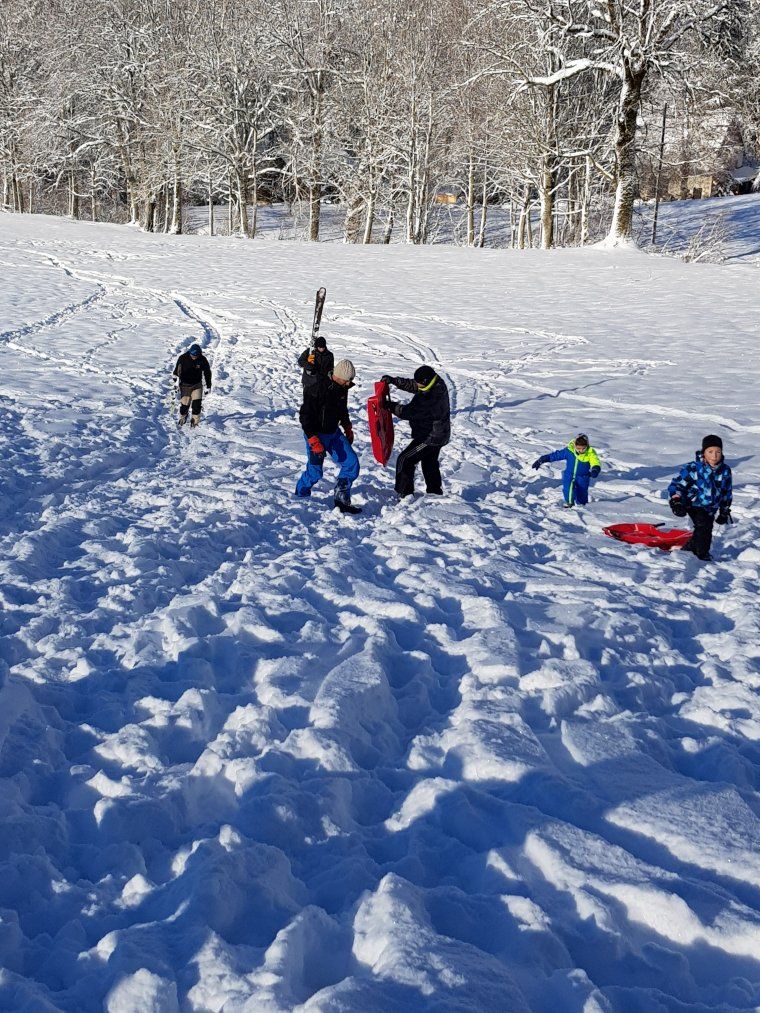 jour 2 . les glissades dans la neige et les bougies