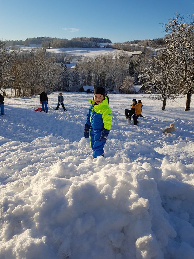 jour 2 . les glissades dans la neige et les bougies