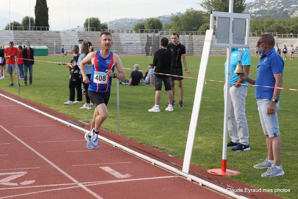 Départementaux 2021 (Nice) - David Demarty Champion Master 4 sur 5000 m......... Sitsana Manivong Vice-Champion Cadet au Poids et au Javelot