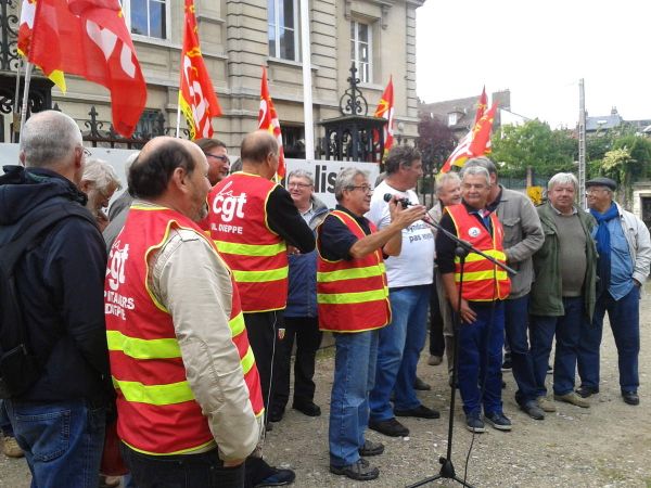 Libertés syndicales: rassemblement devant le tribunal de Dieppe