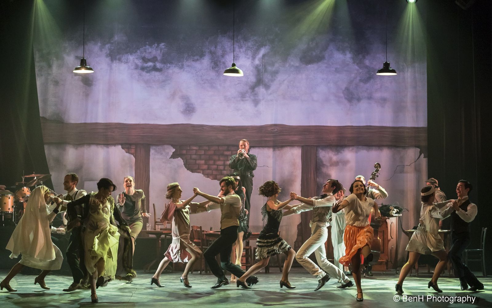 LA BOULE ROUGE 4 ©BenH Photography